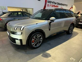 Lynk & Co 900