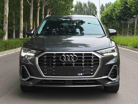 2022 Audi Q3 35 TFSI II (F3), серый, 2390000 рублей, вид 2