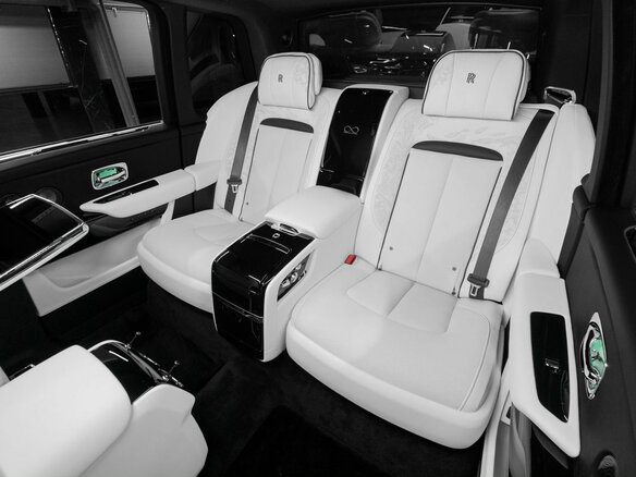 2026 Rolls-Royce Cullinan Black Badge I Рестайлинг (Series II), чёрный, 70000000 рублей - вид 27