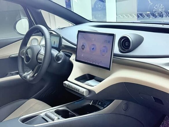 2026 BYD Dolphin 44.9 kWh I, белый, 1680000 рублей - вид 11