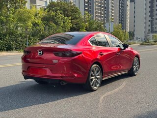 2022 Mazda 3 IV (BP), красный, 1660000 рублей, вид 4