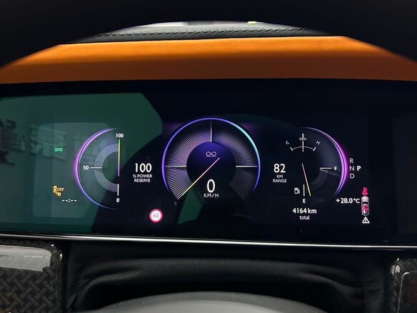 2026 Rolls-Royce Cullinan Black Badge I Рестайлинг (Series II), белый, 51600000 рублей - вид 6