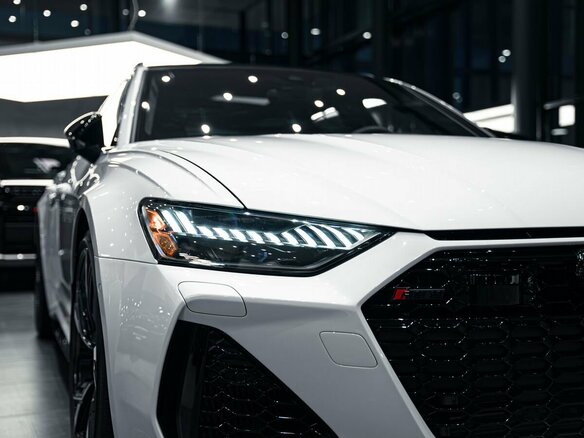 2022 Audi RS 6 IV (C8), белый, 13200000 рублей - вид 4
