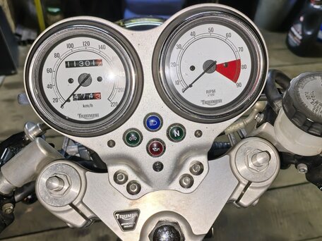 2005 Triumph Thruxton, синий, 540000 рублей, вид 3