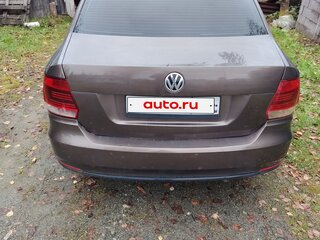 2016 Volkswagen Polo V Рестайлинг, коричневый, 630000 рублей, вид 2