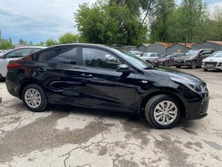 2017 Kia Rio IV, чёрный, 1449999 рублей, вид 4