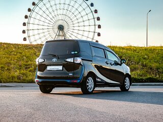 2018 Toyota Sienta II, чёрный, 1349000 рублей, вид 2