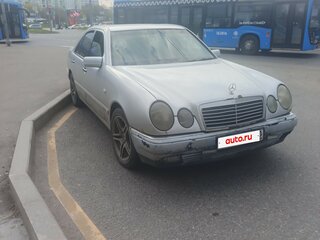 1998 Mercedes-Benz E-Класс 200 II (W210, S210), белый, 400000 рублей, вид 1
