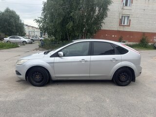 2011 Ford Focus II Рестайлинг, серебристый, 350000 рублей, вид 5