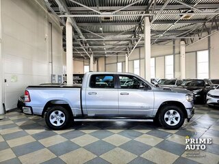 2022 Ram 1500 Crew Cab V, серый, 8549000 рублей, вид 4
