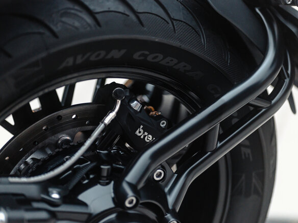 2023 Triumph Rocket 3, серебристый, 2490000 рублей - вид 24