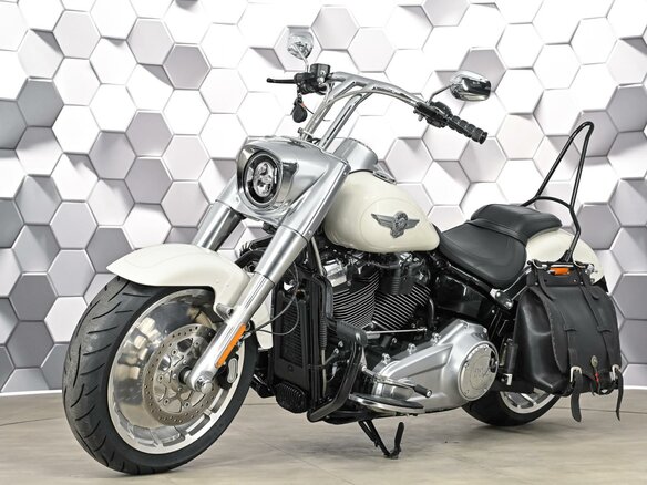 2017 Harley-Davidson Fat Boy, белый, 1699000 рублей - вид 1