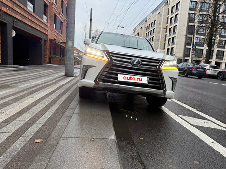 2018 Lexus LX 570 III Рестайлинг 2, белый, 9050000 рублей, вид 4