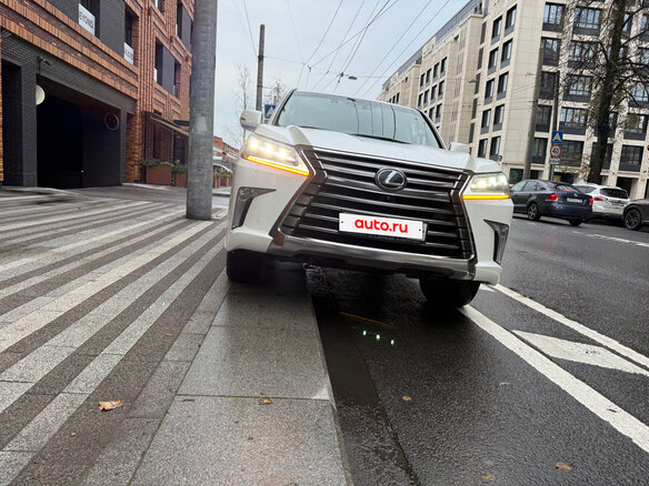 2018 Lexus LX 570 III Рестайлинг 2, белый, 9250000 рублей - вид 4