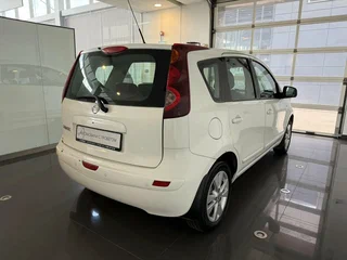 2012 Nissan Note I Рестайлинг, белый, 759000 рублей, вид 4