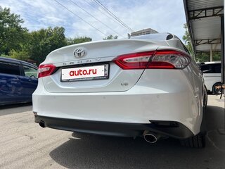 2021 Toyota Camry VIII (XV70) Рестайлинг, белый, 3100000 рублей, вид 4