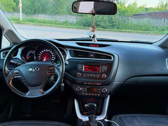2017 Kia Ceed II Рестайлинг, коричневый, 850000 рублей - вид 6