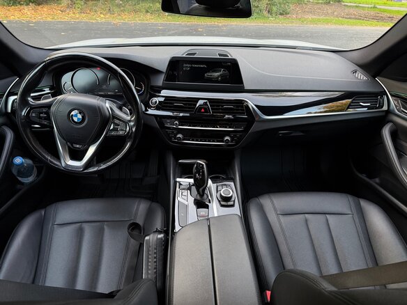 2018 BMW 5 серии 520d xDrive VII (G30/G31/G38), белый, 2600000 рублей - вид 11