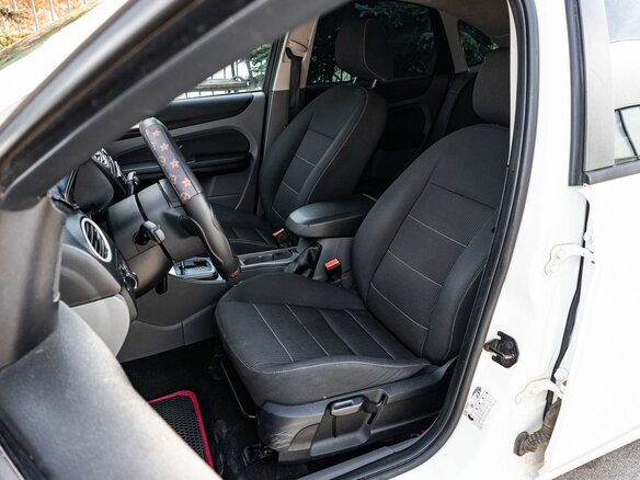 2009 Ford Focus II Рестайлинг, белый - вид 10