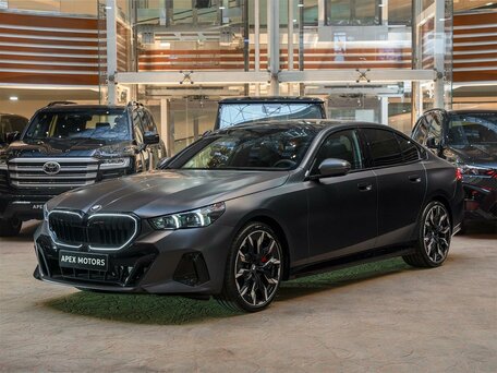 2026 BMW 5 серии 540d xDrive VIII (G60/G61/G68), чёрный, 14190000 рублей, вид 1