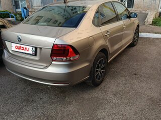 2018 Volkswagen Polo V Рестайлинг, бежевый, 1150000 рублей, вид 2