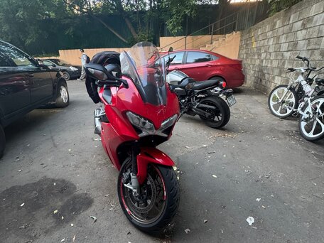 2014 Honda VFR 800, красный, 750000 рублей, вид 3