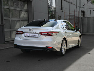2020 Toyota Camry VIII (XV70), белый, 3150000 рублей, вид 4