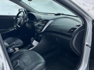 2016 Hyundai Solaris I Рестайлинг, серебристый, 1350000 рублей, вид 5