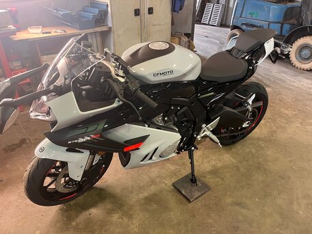 2025 CFMoto 675SR-R, серый, 650000 рублей, вид 1