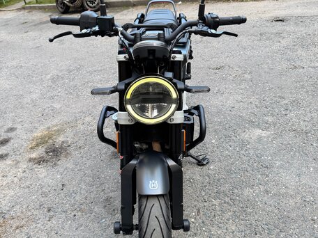 2020 Husqvarna Svartpilen 401, чёрный, 450000 рублей, вид 1