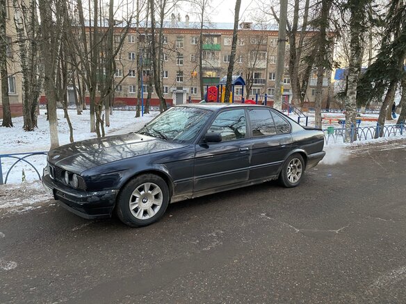 1993 BMW 5 серии 525i III (E34), синий