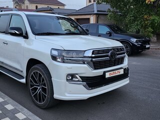2018 Toyota Land Cruiser 200 Series Рестайлинг 2, белый, 7200000 рублей, вид 3