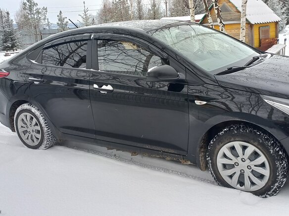 2018 Hyundai Solaris II, чёрный, 1100000 рублей - вид 2