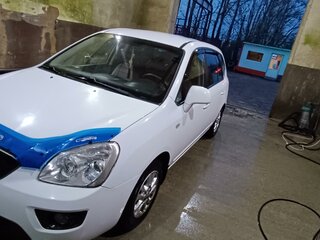 2011 Kia Carens II (UN), белый, 820000 рублей, вид 2