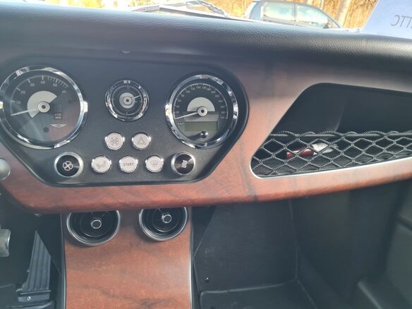 2022 Morgan Plus Six, красный - вид 17