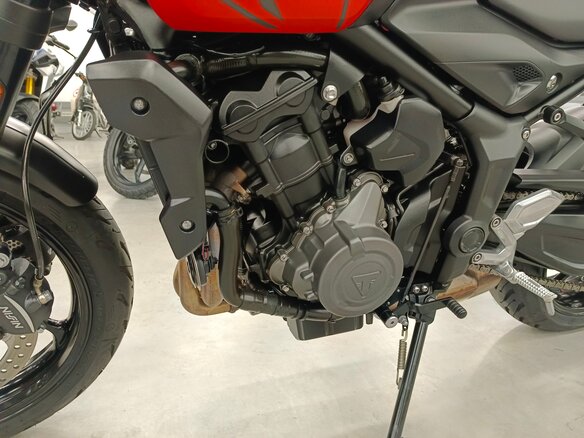 2023 Triumph Trident 660, оранжевый, 850000 рублей - вид 17
