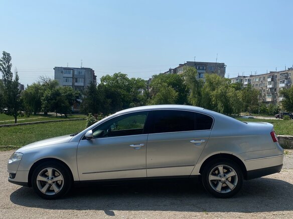 2010 Volkswagen Passat B6, серебристый, 870000 рублей - вид 9