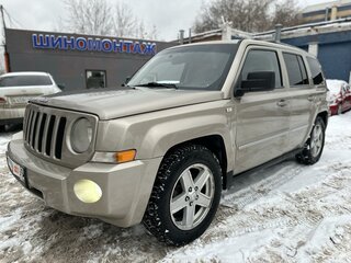2010 Jeep Liberty (Patriot), бежевый, 850000 рублей, вид 1