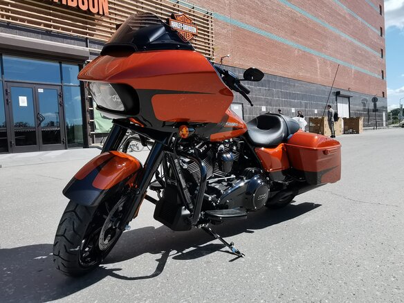 2020 Harley-Davidson Road Glide, оранжевый - вид 2