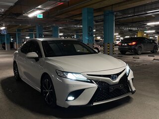 2020 Toyota Camry VIII (XV70) Рестайлинг, белый, 3100000 рублей, вид 4