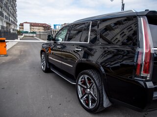 2018 Cadillac Escalade IV, чёрный, 5780000 рублей, вид 4