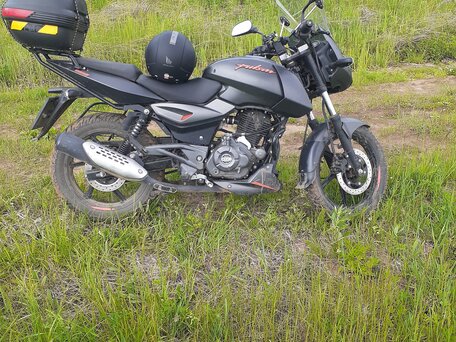 2021 Bajaj Pulsar 180, чёрный, 160000 рублей, вид 1