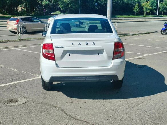 2026 Lada (ВАЗ) Granta I Рестайлинг, белый, 1040100 рублей - вид 15