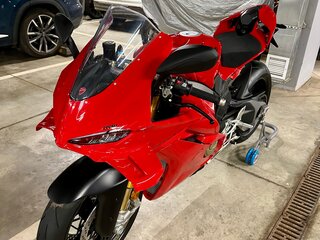 2024 Ducati Panigale V4, красный, 3950000 рублей, вид 3