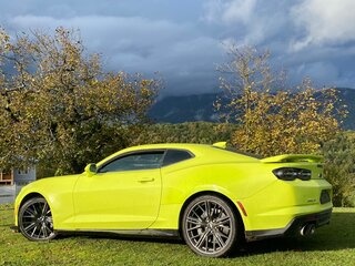 2019 Chevrolet Camaro ZL1 VI Рестайлинг, жёлтый, 10100000 рублей, вид 4