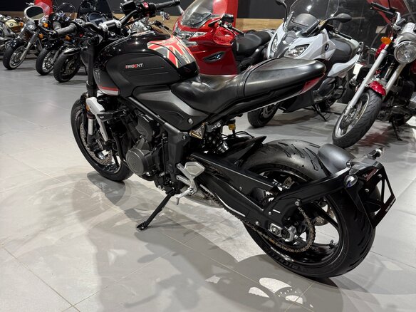 2021 Triumph Trident 660, чёрный, 785000 рублей - вид 5