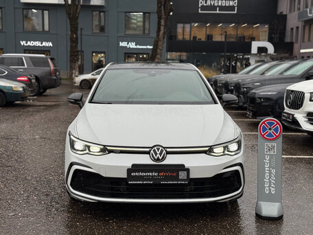 2023 Volkswagen Golf VIII, белый, 2199000 рублей, вид 2
