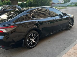 2021 Toyota Camry VIII (XV70) Рестайлинг, чёрный, 3000000 рублей, вид 3