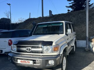 2011 Toyota Land Cruiser 76 70 Series Рестайлинг 1, белый, 3280000 рублей, вид 1