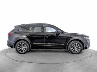 2018 Volkswagen Touareg III, чёрный, 4285000 рублей, вид 4